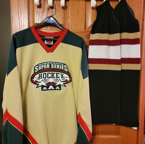 Super Series Hockey Jersey - Green and Red With Matching Hockey Socks - Picture 2 of 5